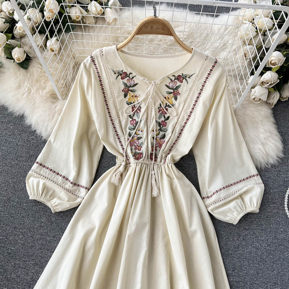 Simple A Line Embroidery Long Sleeve Dress HZ1023
