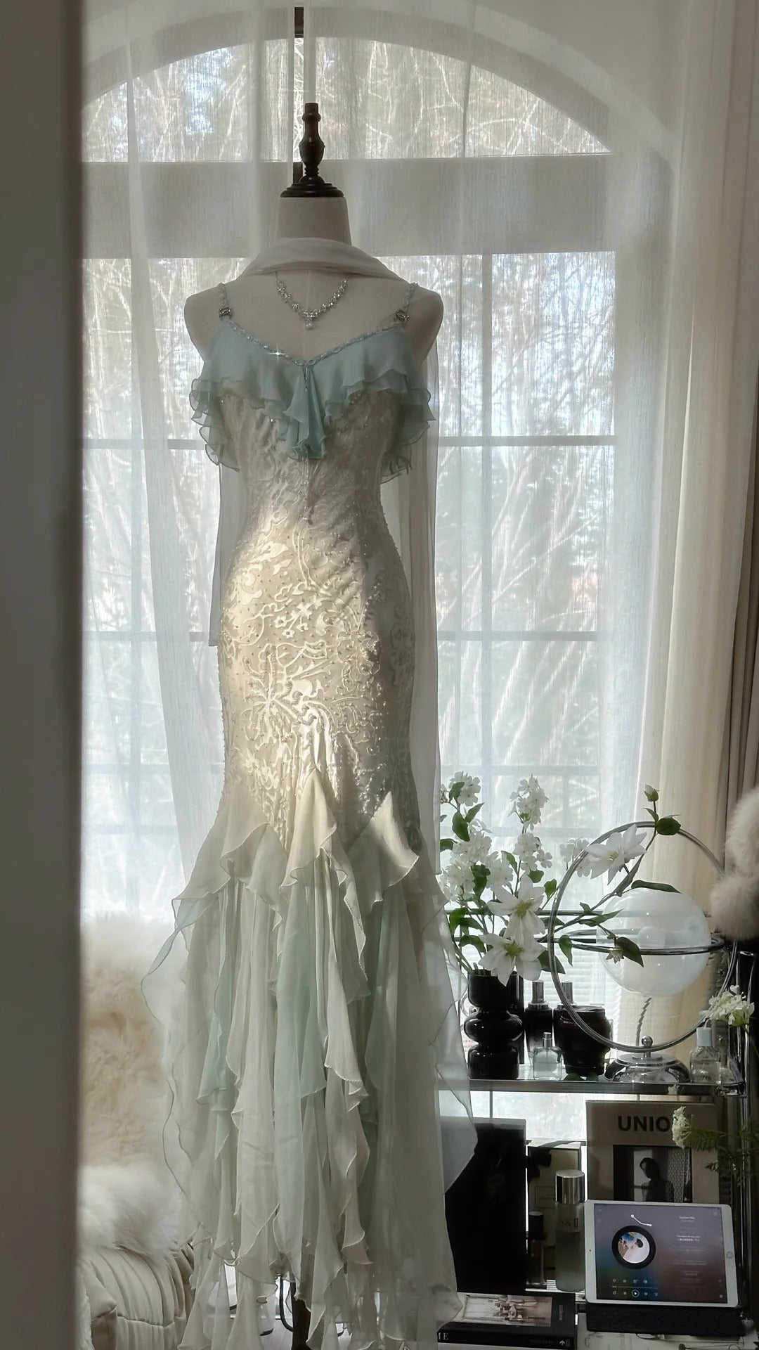 White Mint Green Romantic Fashion Elegant Delicate Beaded Lace Spaghetti Straps Long Tulle Chiffon Ruffle Ball Gown Evening Gown Party Dress HZ1023