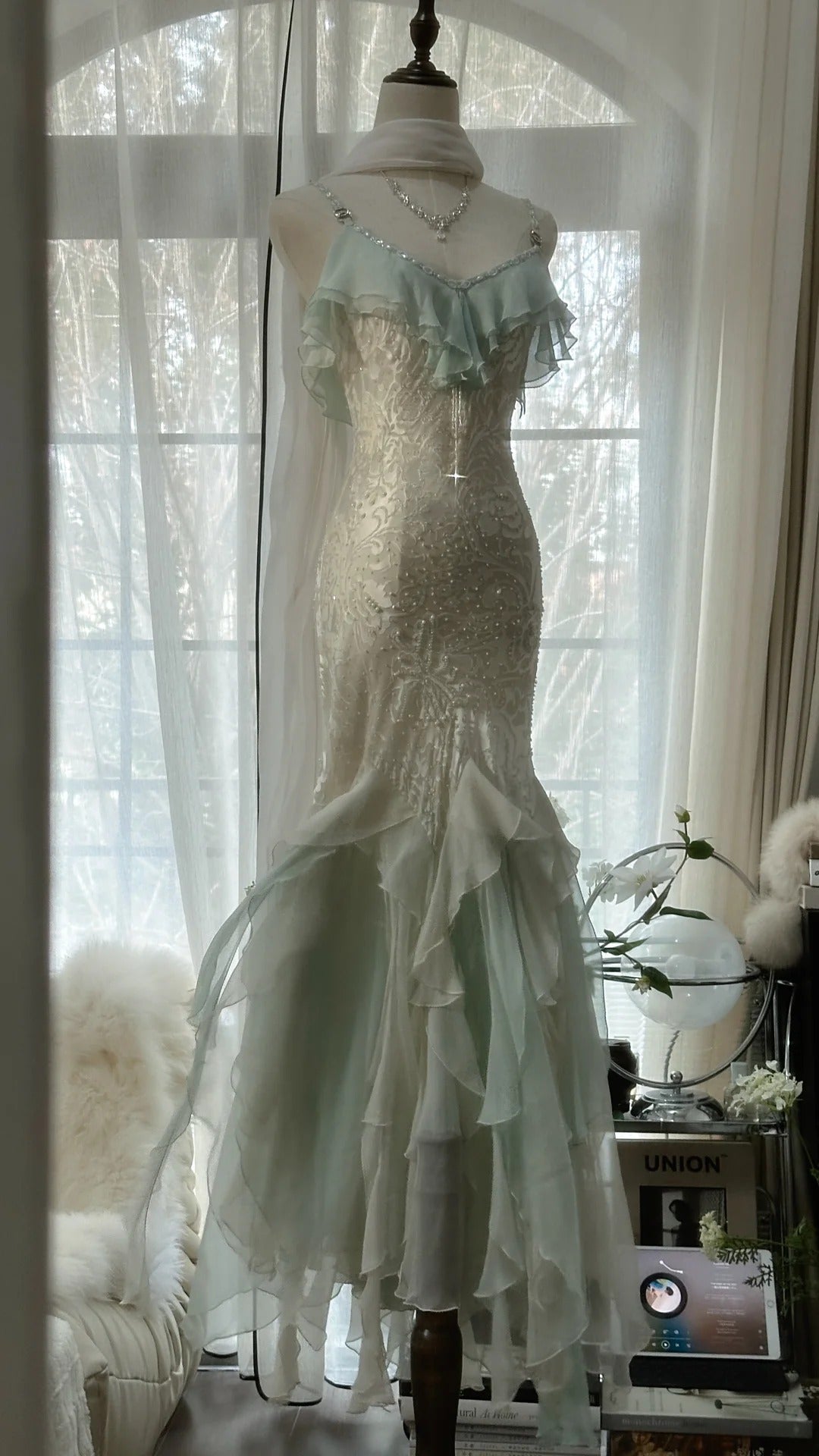 White Mint Green Romantic Fashion Elegant Delicate Beaded Lace Spaghetti Straps Long Tulle Chiffon Ruffle Ball Gown Evening Gown Party Dress HZ1023