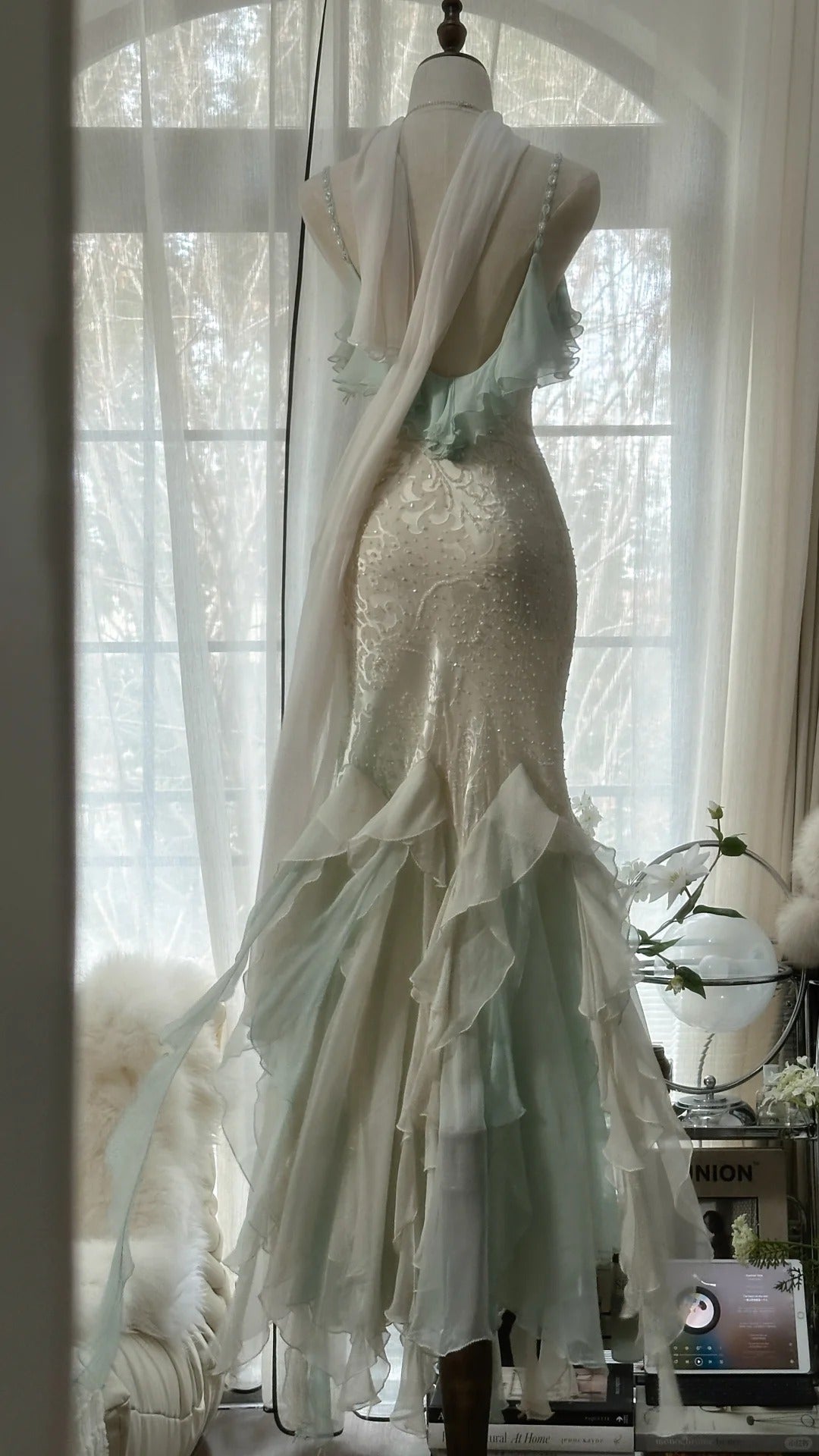 White Mint Green Romantic Fashion Elegant Delicate Beaded Lace Spaghetti Straps Long Tulle Chiffon Ruffle Ball Gown Evening Gown Party Dress HZ1023