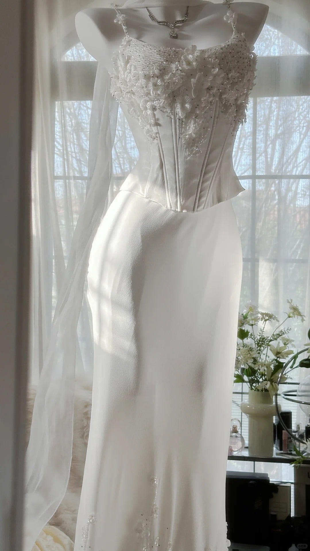 White Elegant Fashion Exquisite Floral Beaded Long Chiffon Ball Gown Evening Dress Party Dress Two Piece Set HZ1023