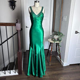 Green Shiny Vintage Fashion Sexy V-neck Rhinestone Bodycon Long Satin Backless Formal Prom Dress Evening Dress Party Dress HZ1023