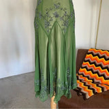 Green Vintage Fashion Elegant Exquisite Beaded Long Chiffon Suspender Dress Floral Embroidery Ball Gown Evening Gown Party Dress Prom Gown HZ1023