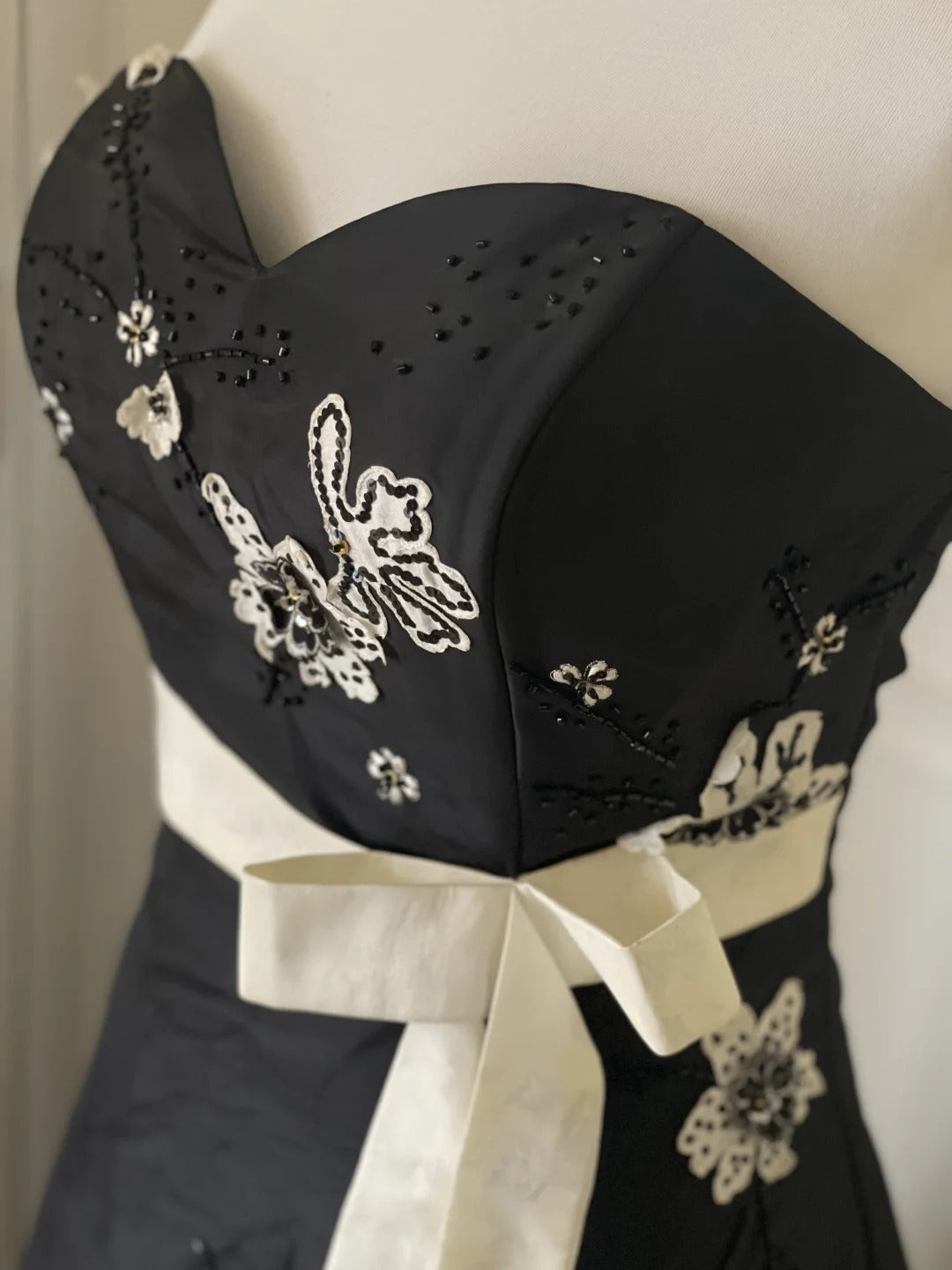 Black and White Elegant Stylish Exquisite Beaded Midi/Short Satin Homecoming Dresses Prom Dresses Evening Dresses Party Dresses Prom Dresses HZ1023