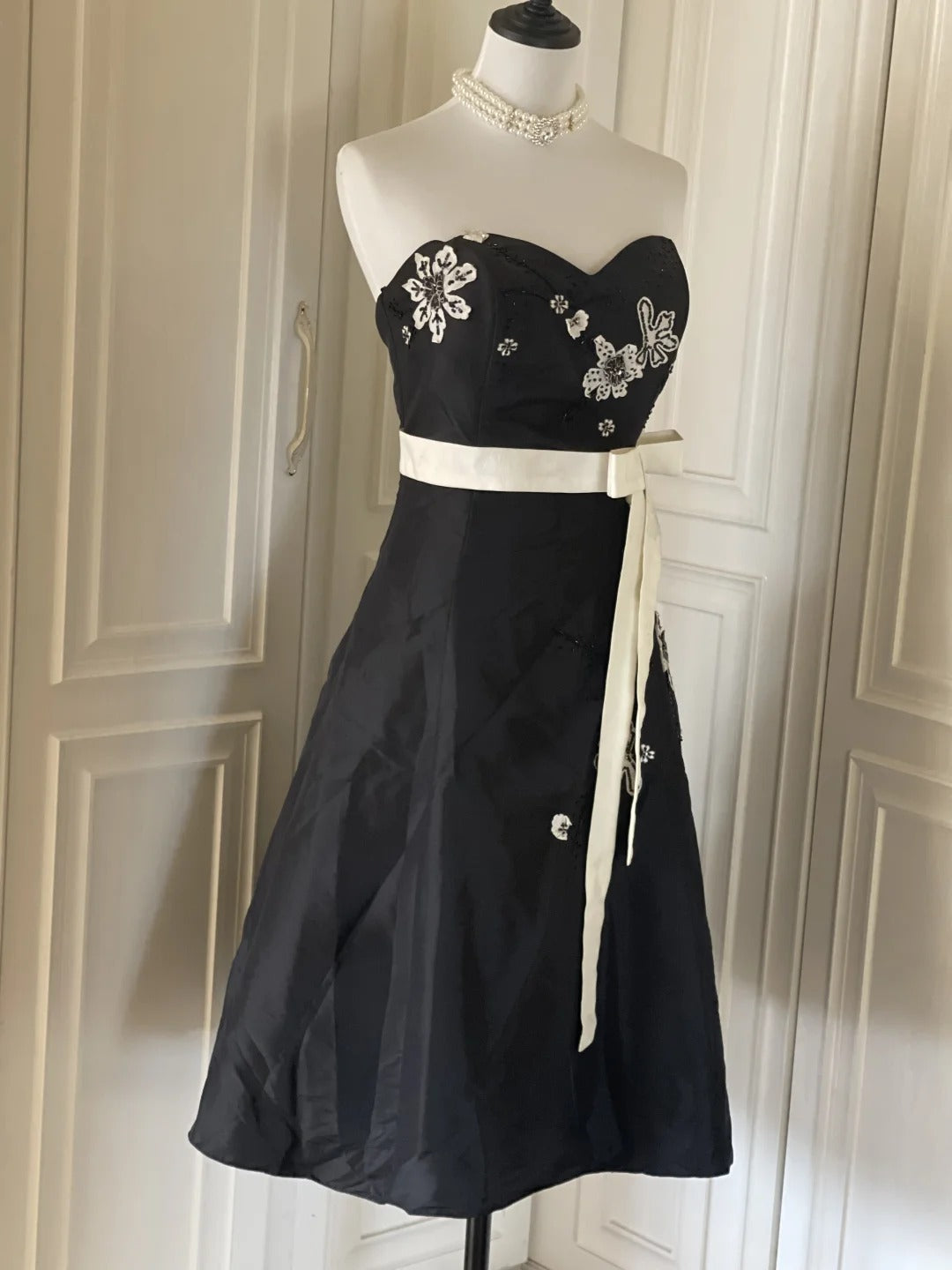 Black and White Elegant Stylish Exquisite Beaded Midi/Short Satin Homecoming Dresses Prom Dresses Evening Dresses Party Dresses Prom Dresses HZ1023